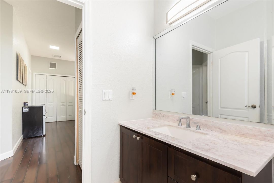 En Renta: $5,300 (4 camas, 3 baños, 2544 Pies cuadrados)