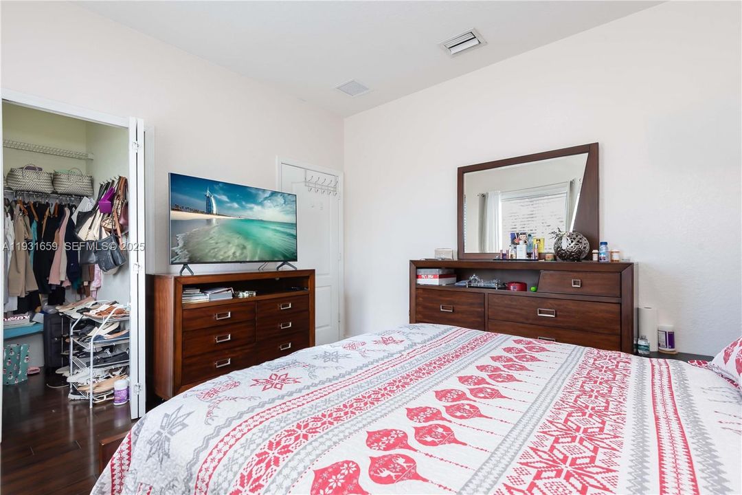 En Renta: $5,300 (4 camas, 3 baños, 2544 Pies cuadrados)