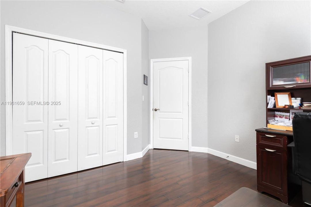 En Renta: $5,300 (4 camas, 3 baños, 2544 Pies cuadrados)