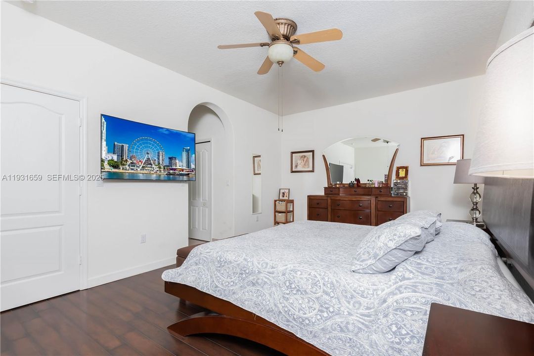 En Renta: $5,300 (4 camas, 3 baños, 2544 Pies cuadrados)