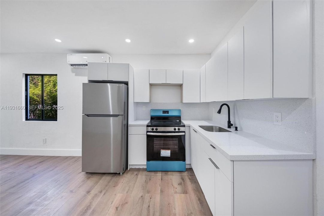 For Rent: $1,850 (1 beds, 1 baths, 1541 Square Feet)