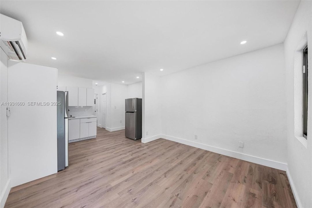 For Rent: $1,850 (1 beds, 1 baths, 1541 Square Feet)
