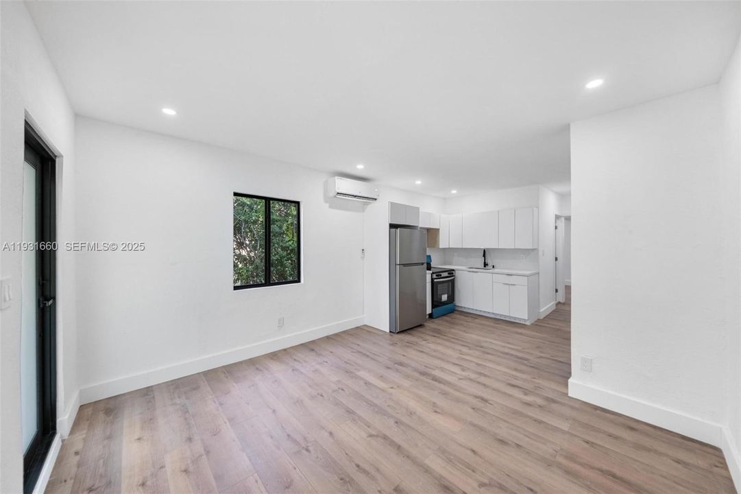 For Rent: $1,850 (1 beds, 1 baths, 1541 Square Feet)