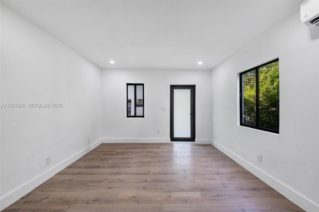 For Rent: $1,850 (1 beds, 1 baths, 1541 Square Feet)