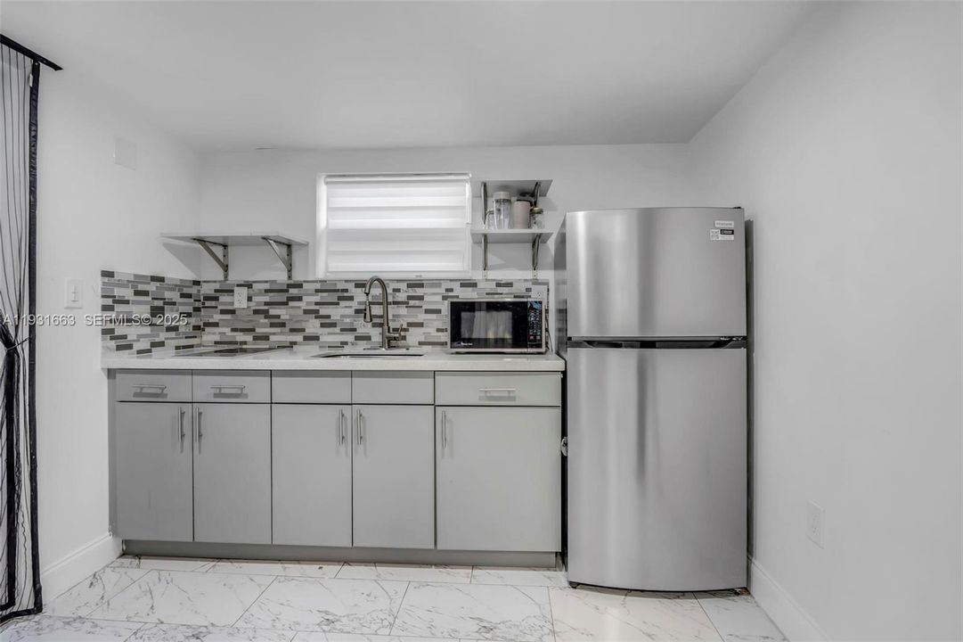 For Sale: $399,999 (3 beds, 2 baths, 766 Square Feet)