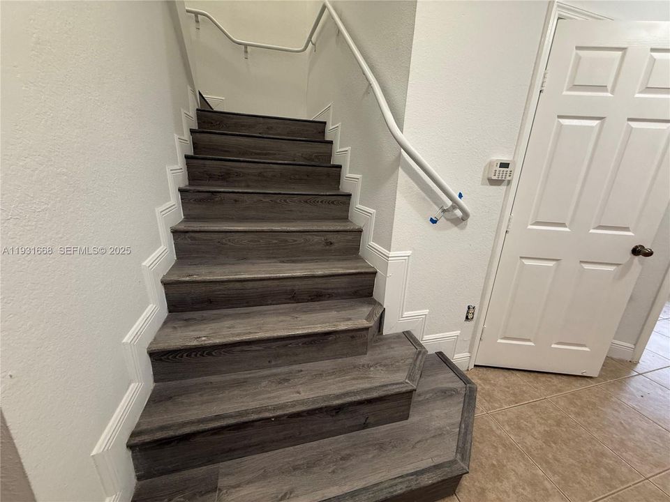 For Rent: $3,100 (3 beds, 3 baths, 1360 Square Feet)