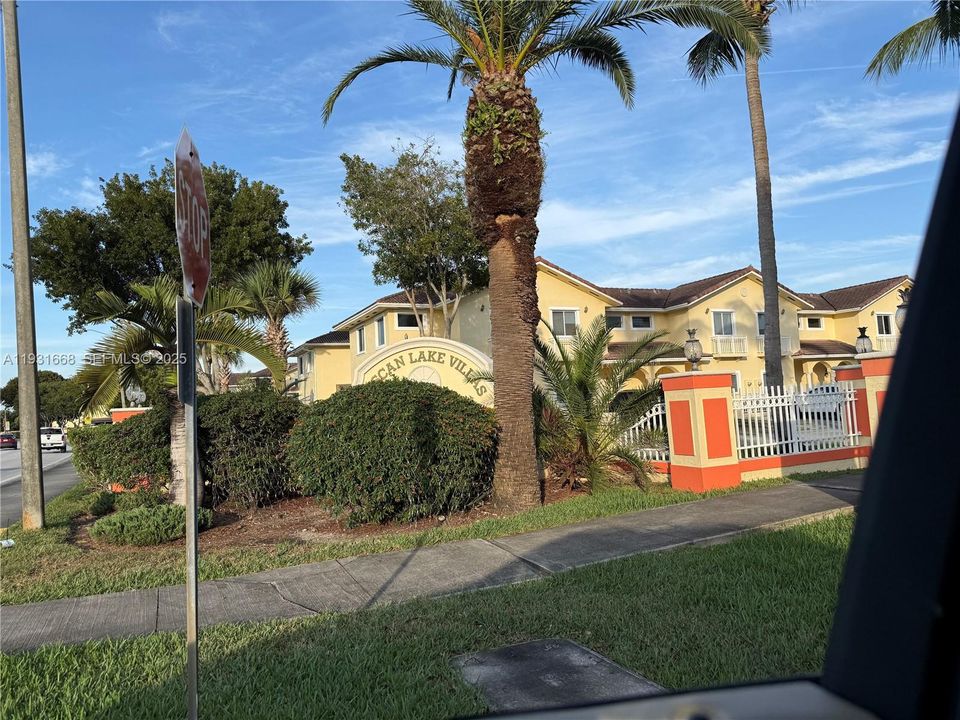 For Rent: $3,100 (3 beds, 3 baths, 1360 Square Feet)