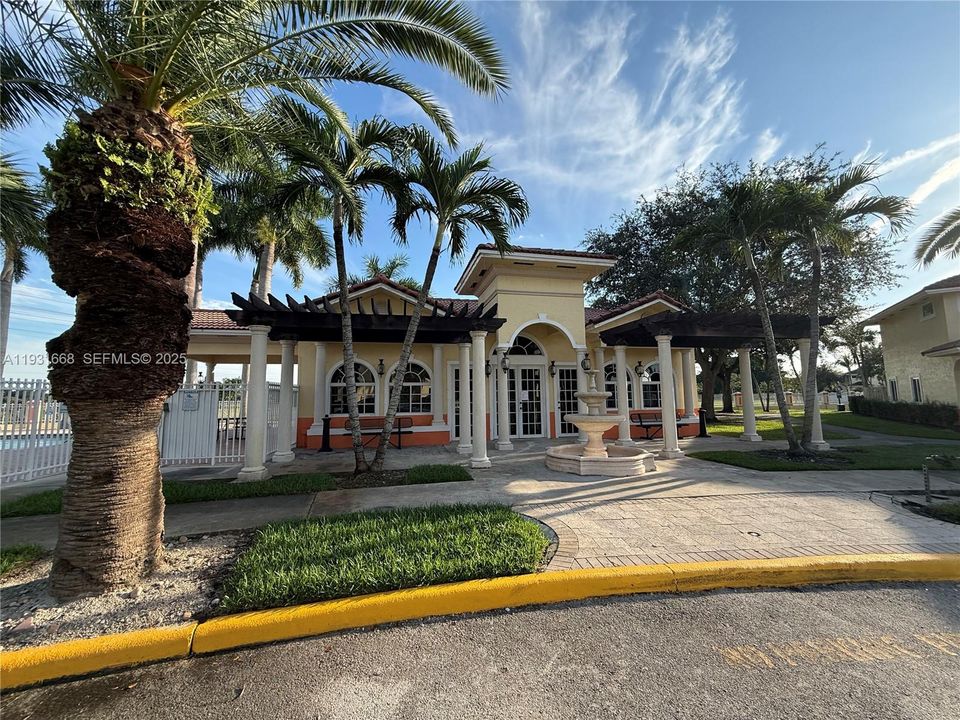 For Rent: $3,100 (3 beds, 3 baths, 1360 Square Feet)