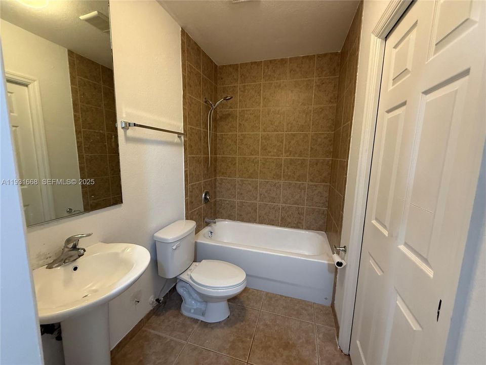 For Rent: $3,100 (3 beds, 3 baths, 1360 Square Feet)