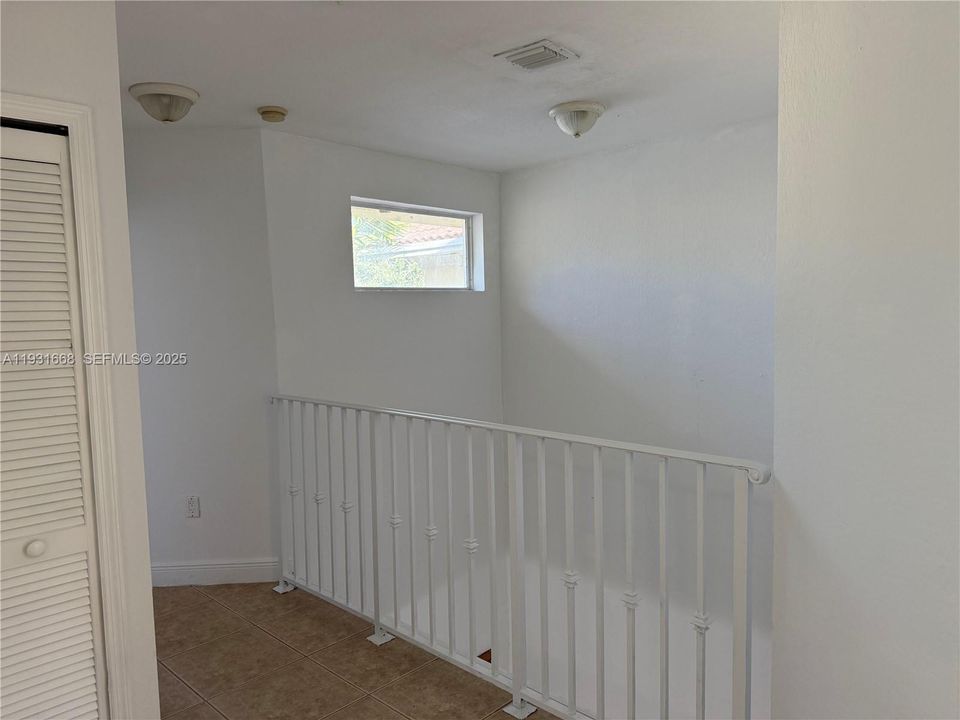 For Rent: $3,100 (3 beds, 3 baths, 1360 Square Feet)