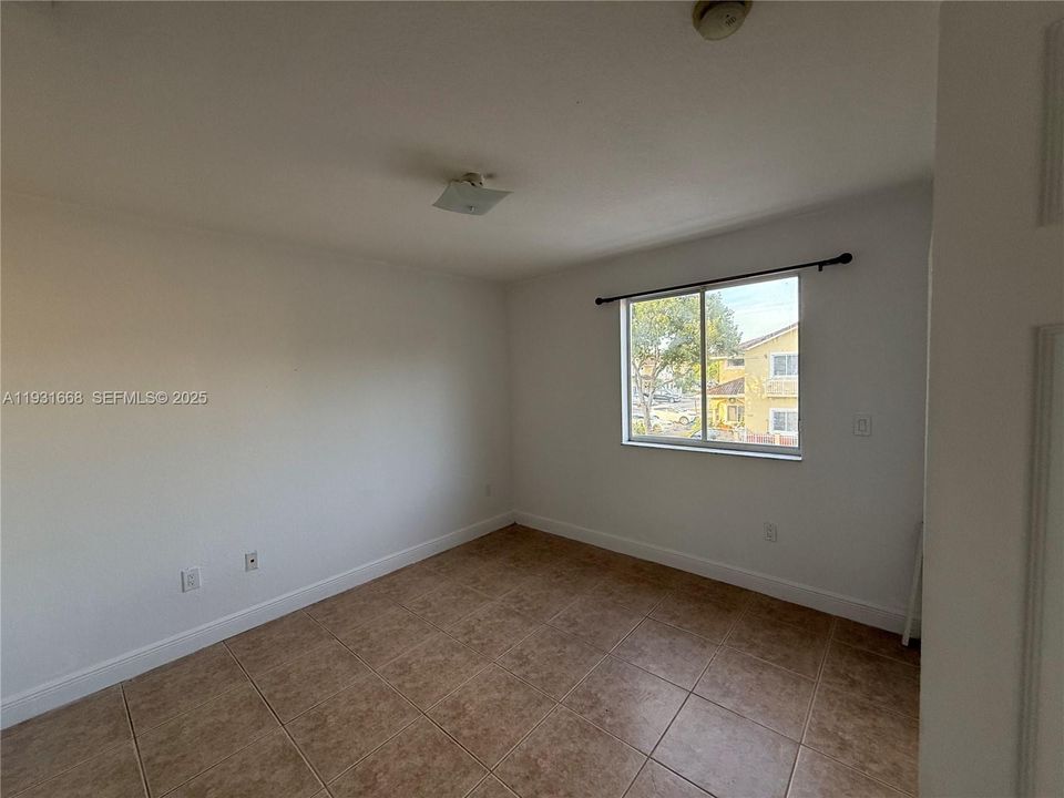 For Rent: $3,100 (3 beds, 3 baths, 1360 Square Feet)