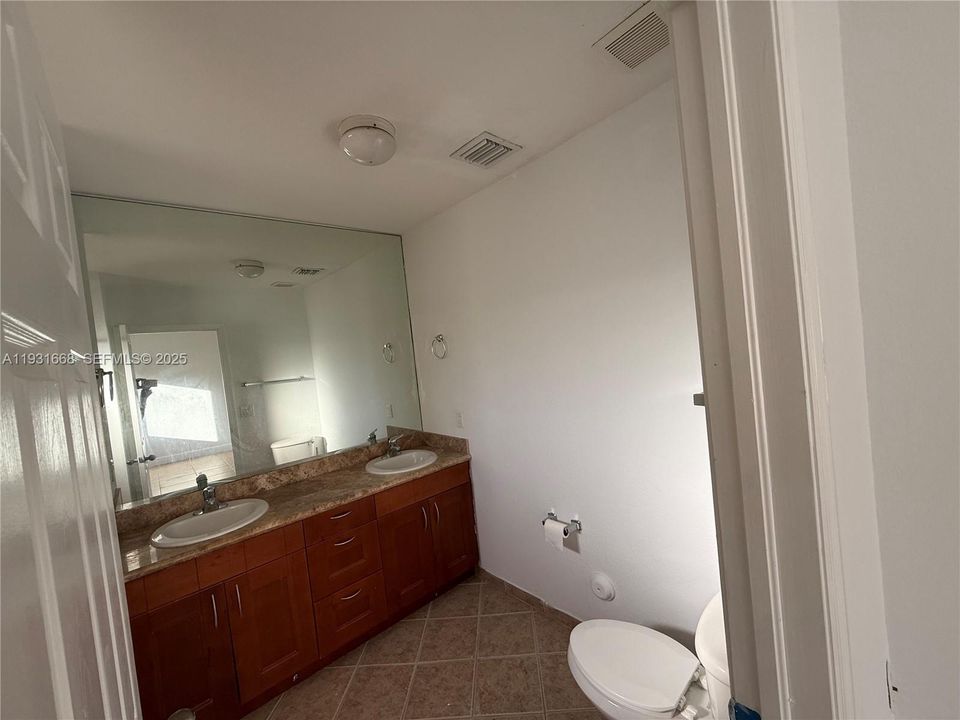 For Rent: $3,100 (3 beds, 3 baths, 1360 Square Feet)