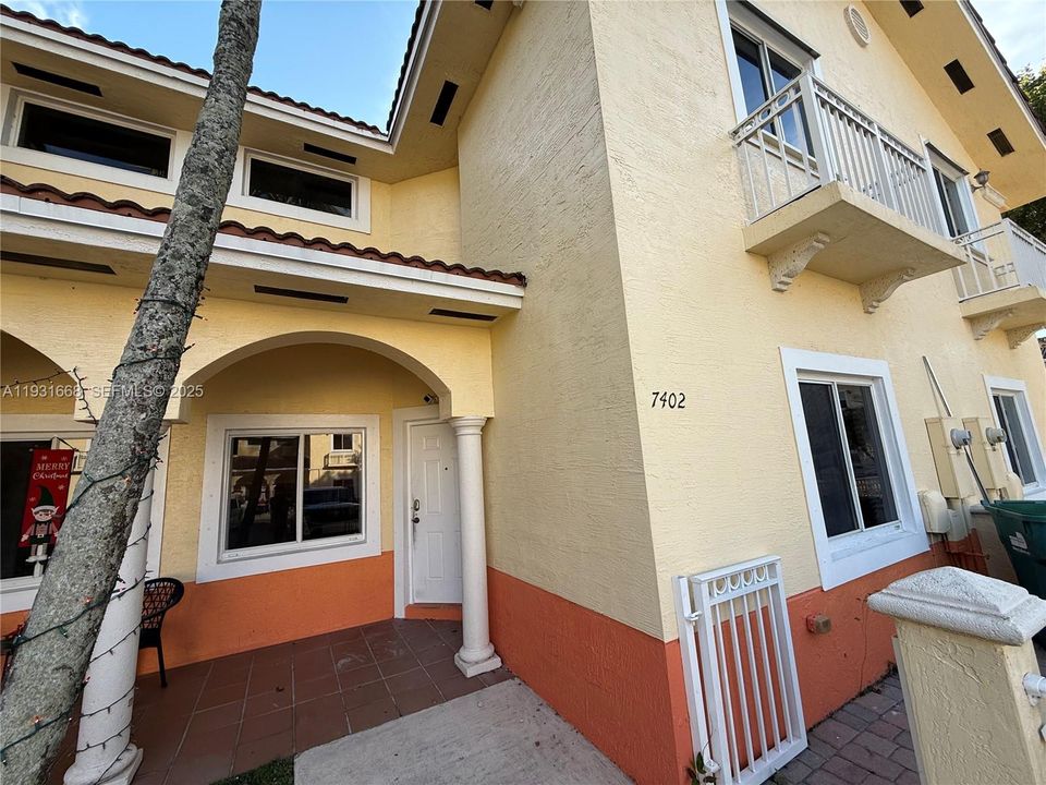 For Rent: $3,100 (3 beds, 3 baths, 1360 Square Feet)