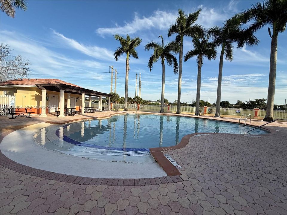 For Rent: $3,100 (3 beds, 3 baths, 1360 Square Feet)