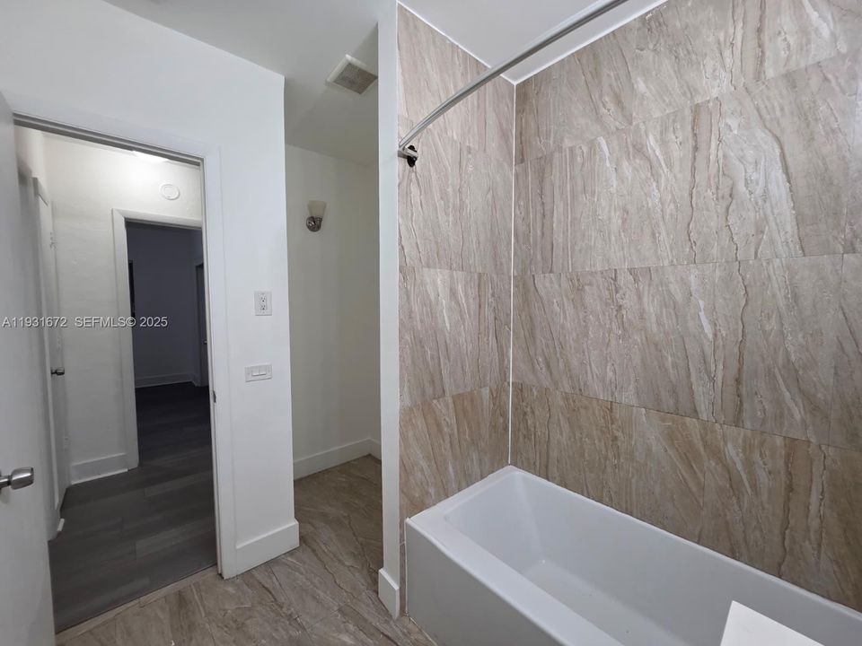 En Renta: $2,000 (4 camas, 2 baños, 1620 Pies cuadrados)