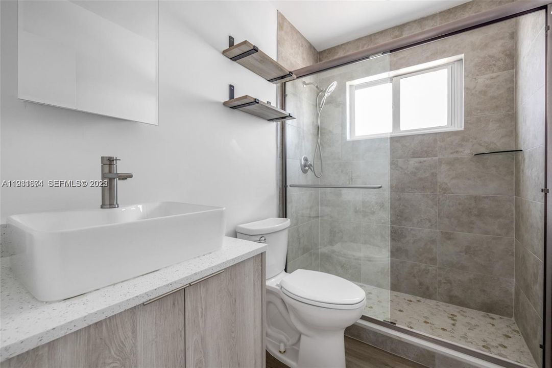 出租: $2,350 (2 贝兹, 1 浴室, 3180 平方英尺)