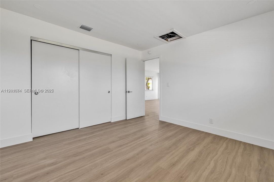 出租: $2,350 (2 贝兹, 1 浴室, 3180 平方英尺)