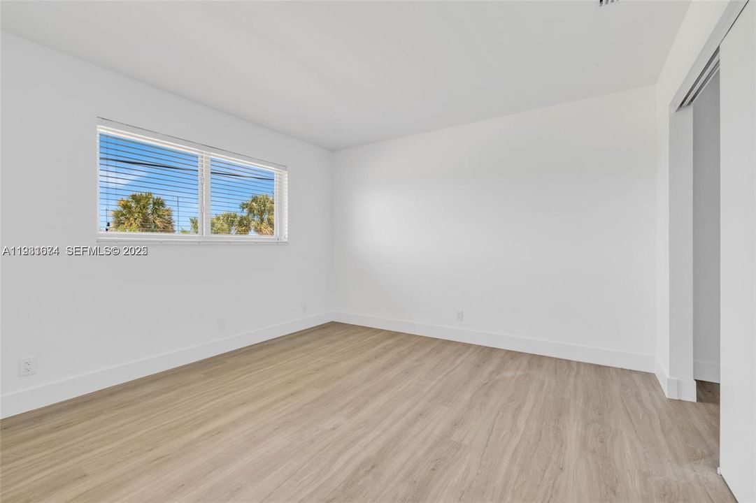 出租: $2,350 (2 贝兹, 1 浴室, 3180 平方英尺)