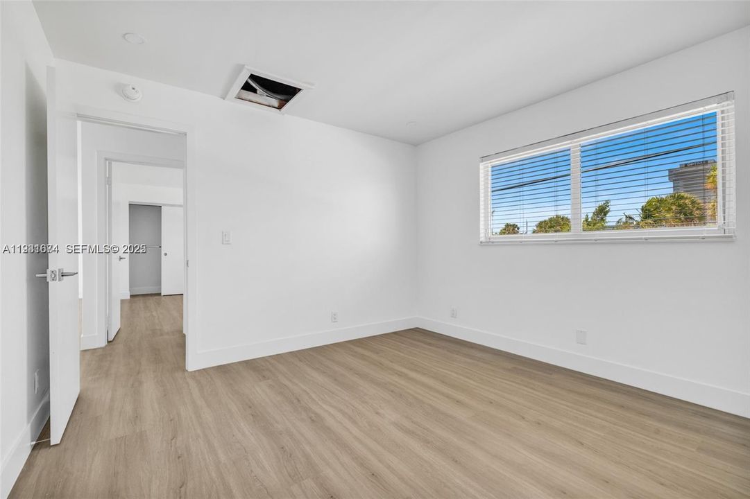 出租: $2,350 (2 贝兹, 1 浴室, 3180 平方英尺)