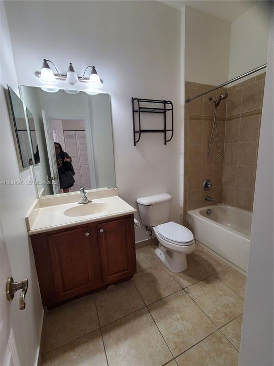 For Sale: $319,000 (2 beds, 2 baths, 1077 Square Feet)