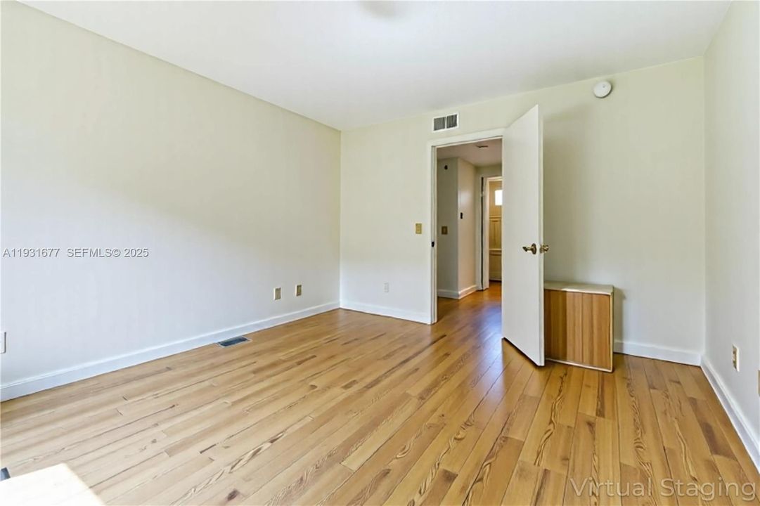 待售: $145,000 (2 贝兹, 1 浴室, 920 平方英尺)