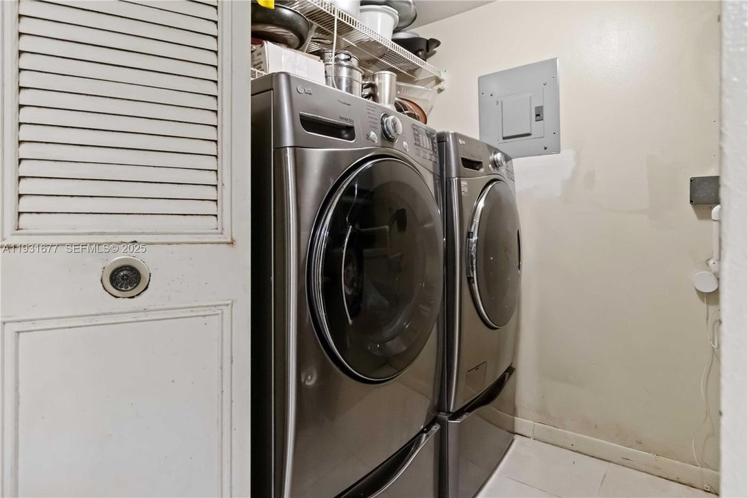 待售: $145,000 (2 贝兹, 1 浴室, 920 平方英尺)