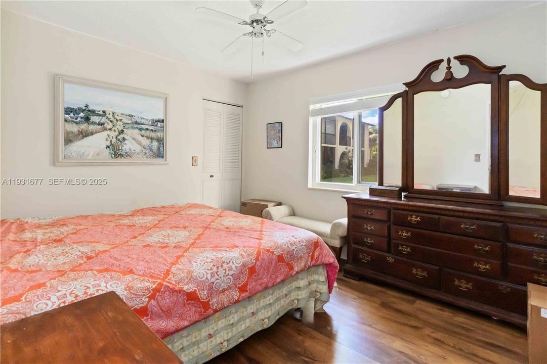 待售: $145,000 (2 贝兹, 1 浴室, 920 平方英尺)