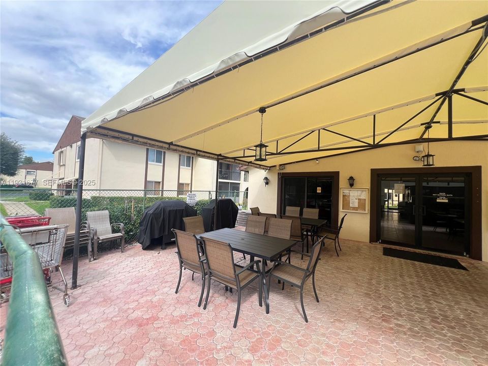 待售: $145,000 (2 贝兹, 1 浴室, 920 平方英尺)