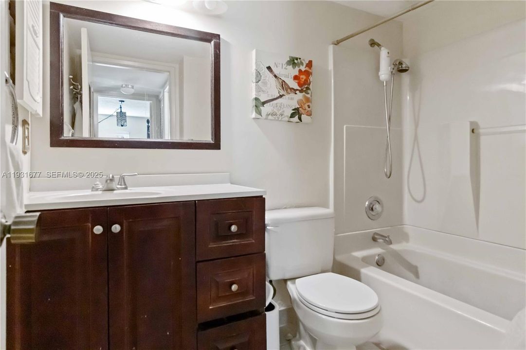 待售: $145,000 (2 贝兹, 1 浴室, 920 平方英尺)