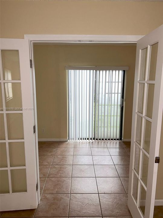 For Sale: $279,000 (3 beds, 2 baths, 1010 Square Feet)