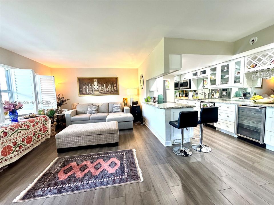 待售: $119,000 (1 贝兹, 1 浴室, 798 平方英尺)