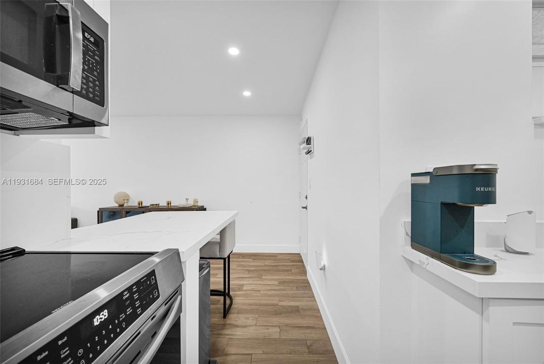 На продажу: $369,900 (2 спален, 1 ванн, 805 Квадратных фут)