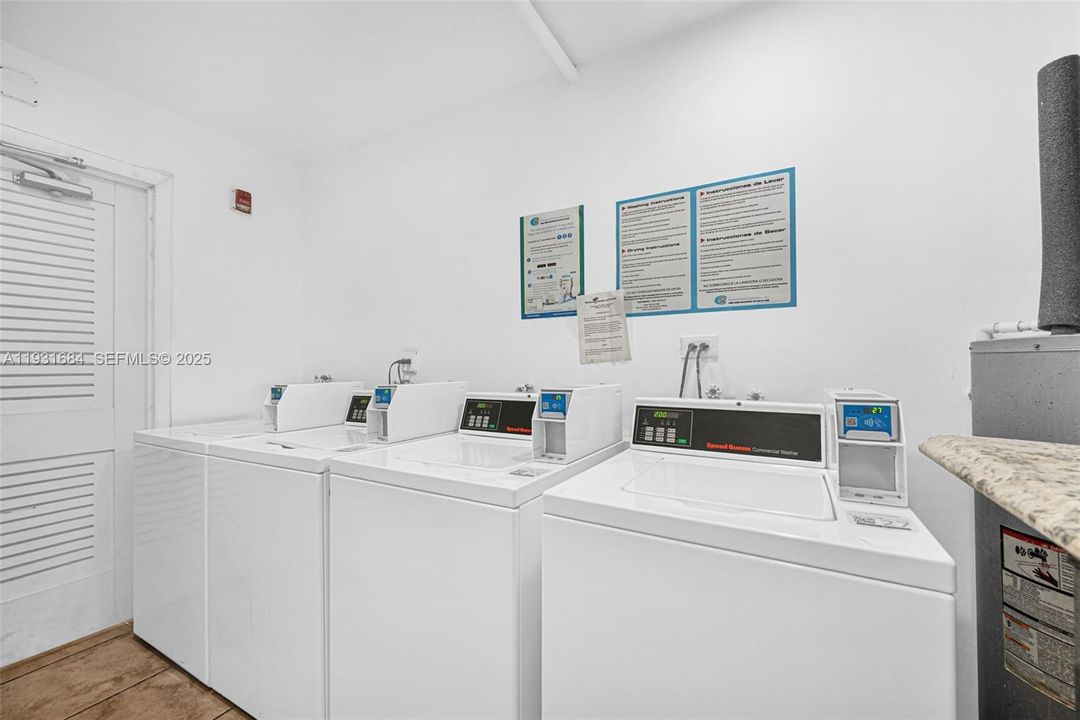 На продажу: $369,900 (2 спален, 1 ванн, 805 Квадратных фут)