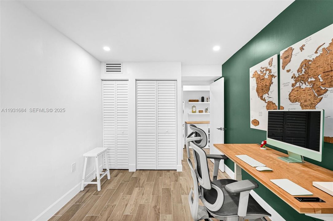 На продажу: $369,900 (2 спален, 1 ванн, 805 Квадратных фут)