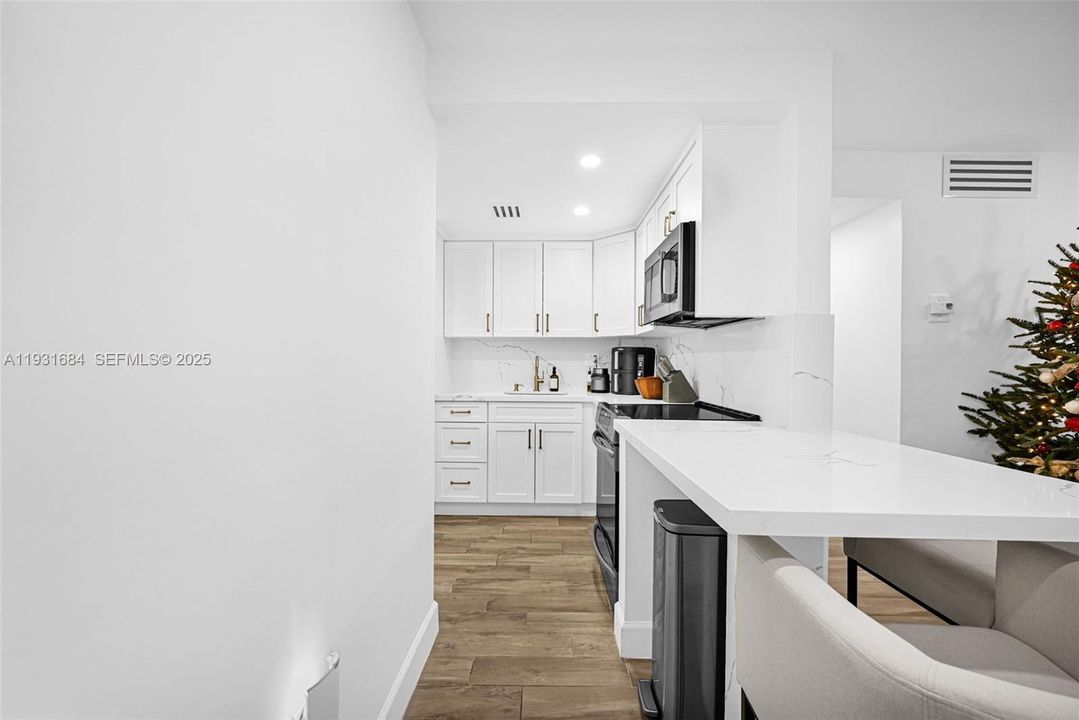 На продажу: $369,900 (2 спален, 1 ванн, 805 Квадратных фут)