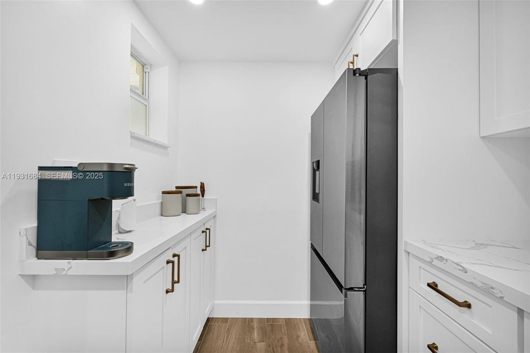 На продажу: $369,900 (2 спален, 1 ванн, 805 Квадратных фут)