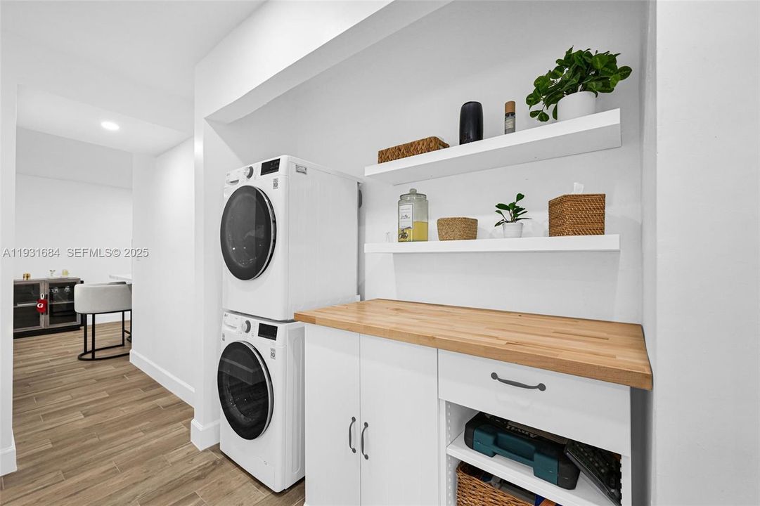 На продажу: $369,900 (2 спален, 1 ванн, 805 Квадратных фут)