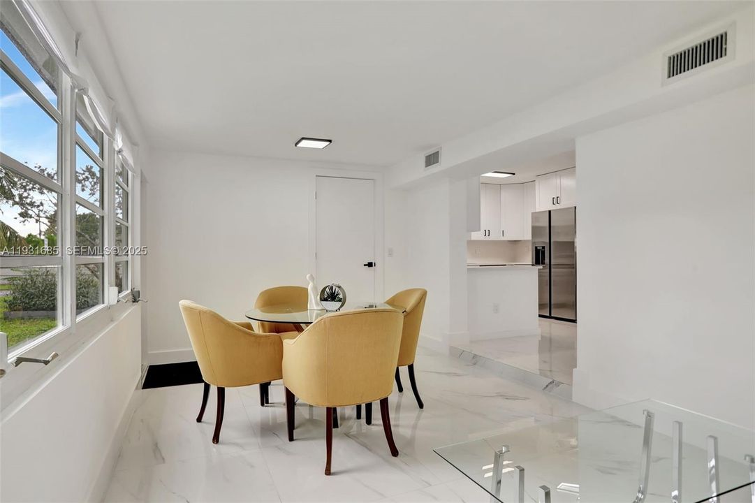 待售: $685,000 (4 贝兹, 2 浴室, 1489 平方英尺)