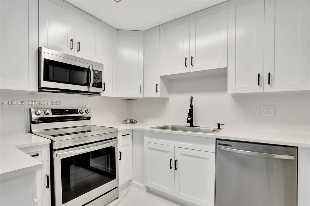 待售: $685,000 (4 贝兹, 2 浴室, 1489 平方英尺)