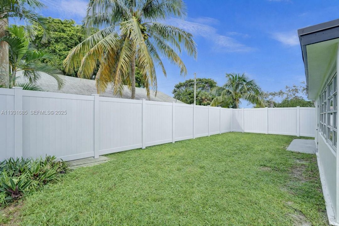 待售: $685,000 (4 贝兹, 2 浴室, 1489 平方英尺)