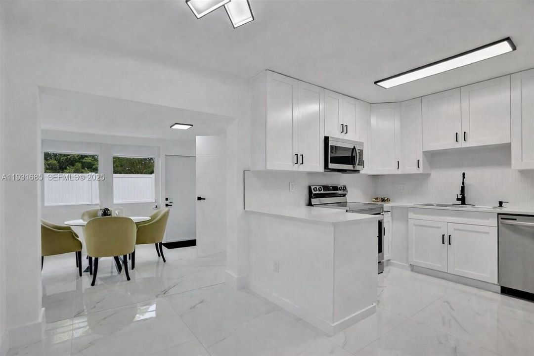 待售: $685,000 (4 贝兹, 2 浴室, 1489 平方英尺)