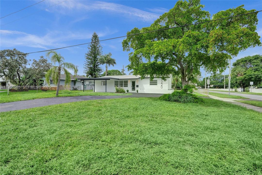 待售: $685,000 (4 贝兹, 2 浴室, 1489 平方英尺)