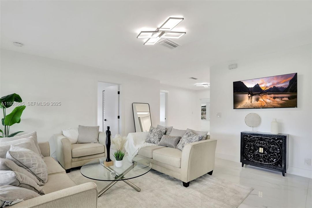 待售: $685,000 (4 贝兹, 2 浴室, 1489 平方英尺)