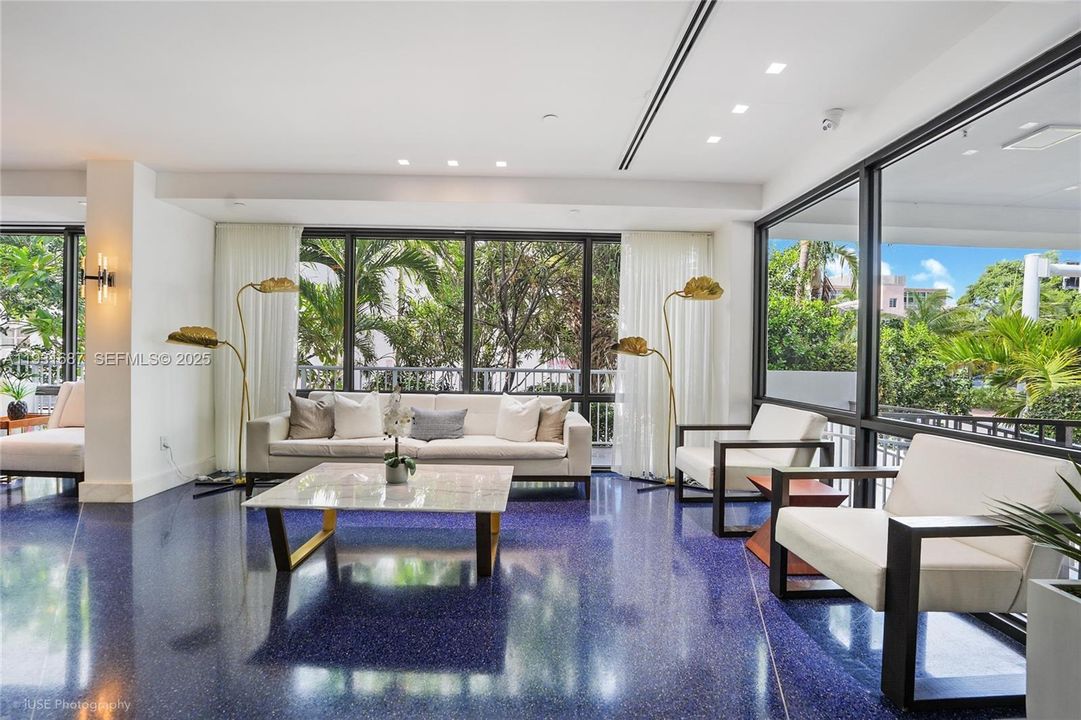 For Sale: $669,000 (2 beds, 2 baths, 874 Square Feet)