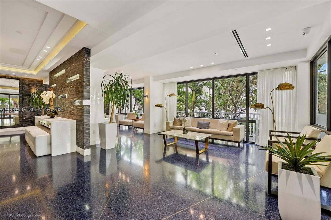 For Sale: $669,000 (2 beds, 2 baths, 874 Square Feet)