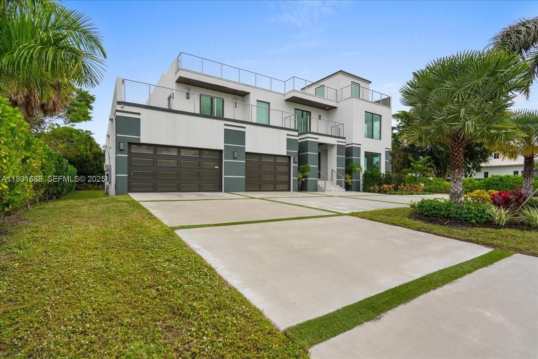 For Sale: $5,850,000 (4 beds, 6 baths, 5745 Square Feet)