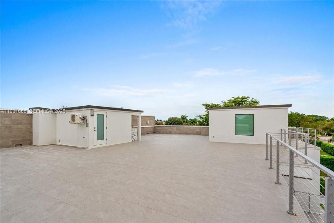 For Sale: $5,850,000 (4 beds, 6 baths, 5745 Square Feet)