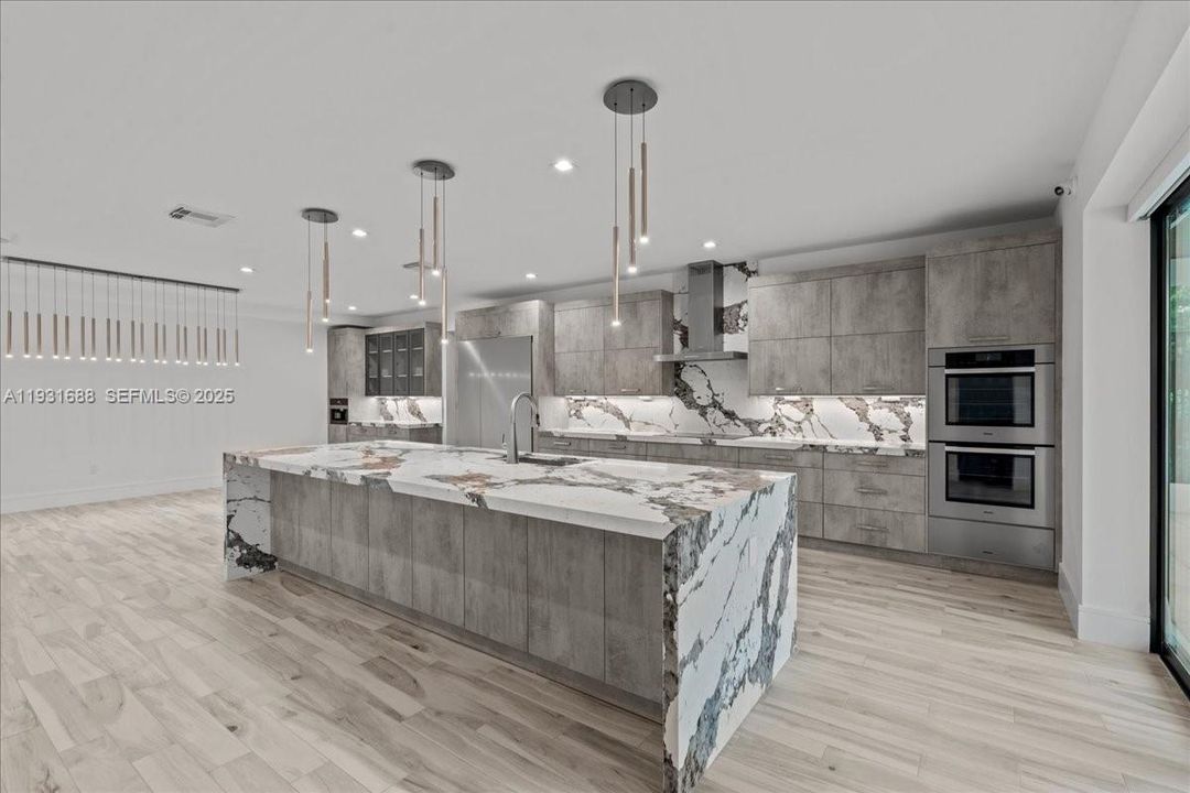 For Sale: $5,850,000 (4 beds, 6 baths, 5745 Square Feet)