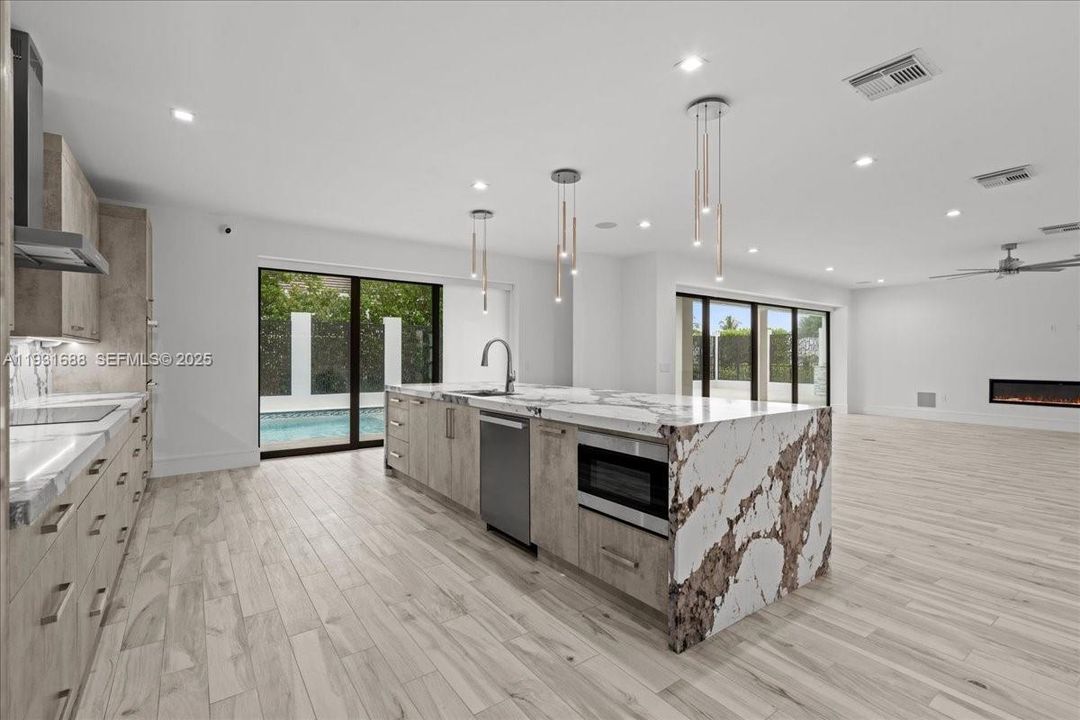 For Sale: $5,850,000 (4 beds, 6 baths, 5745 Square Feet)