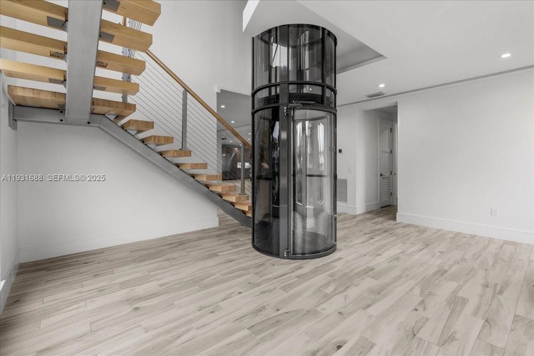 For Sale: $5,850,000 (4 beds, 6 baths, 5745 Square Feet)